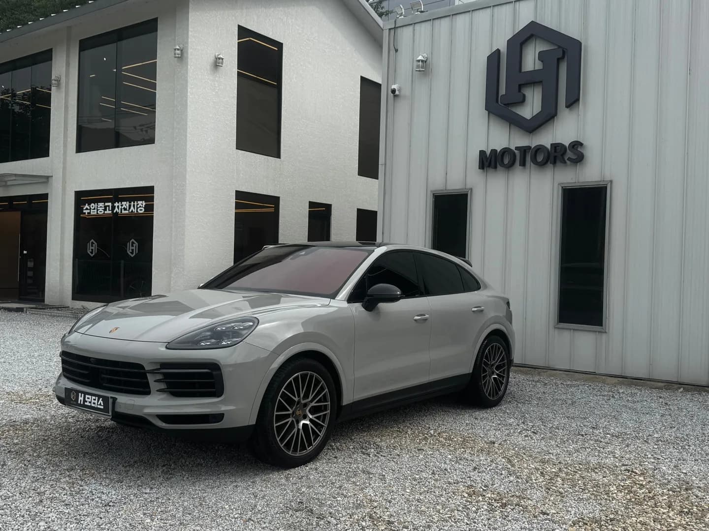 Porche Cayenne 3.0 Coupe Platinum Edition 대표 사진